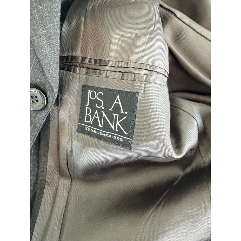 Jos. A. Bank Mens 40R Wool Pinstripe Suit Charcoal Gray 3 Button Pleated Cuffed